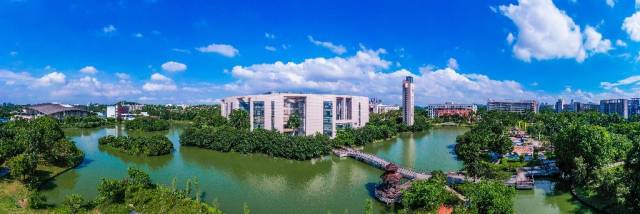 广州大学校景。